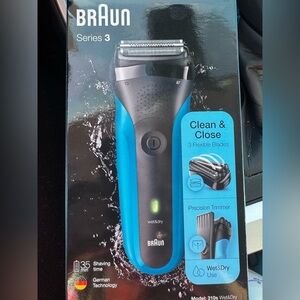 NIB Braun Series 3 Wet & Dry Shaver